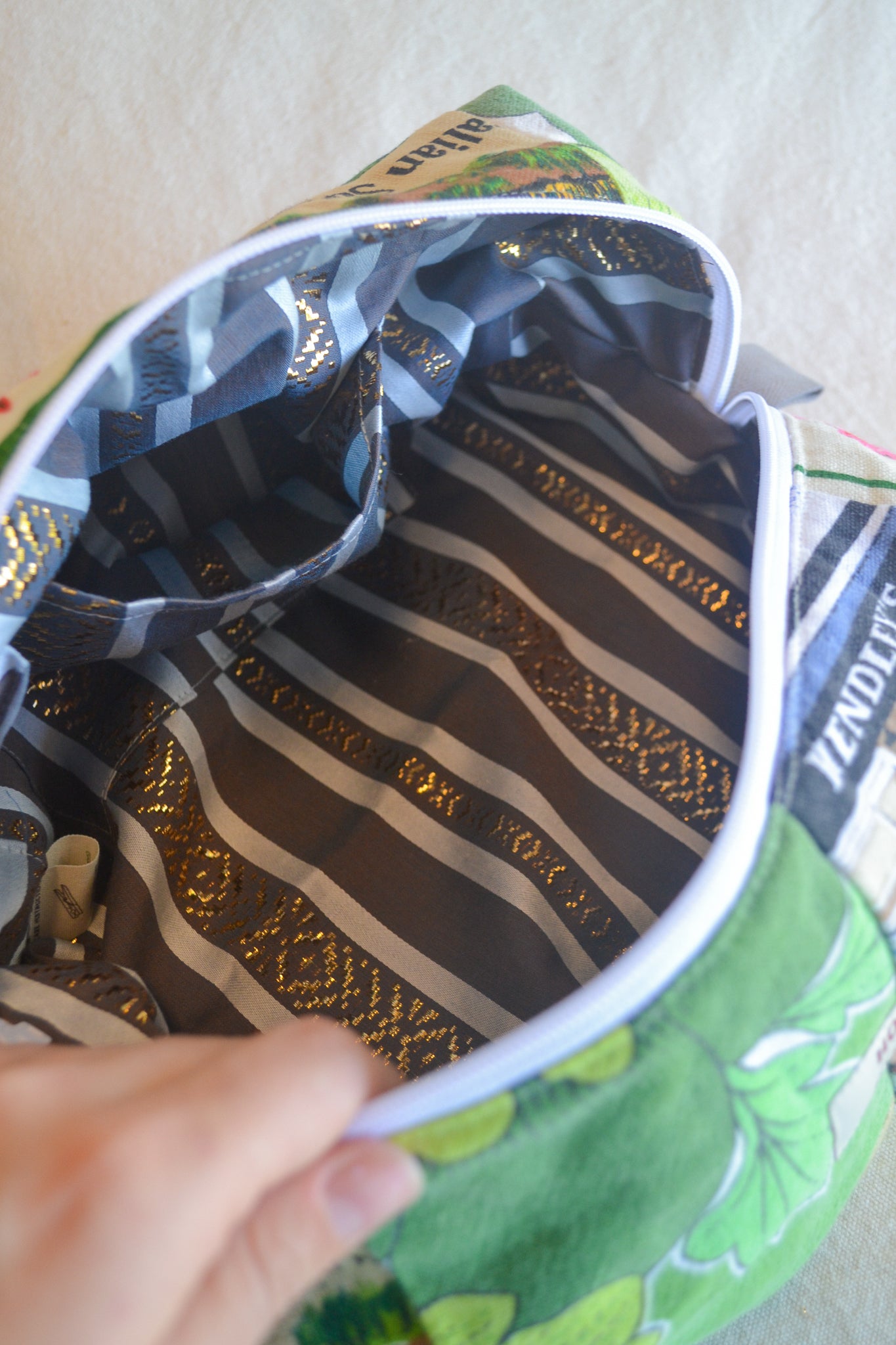 Travel Pouch | Large | Queensland