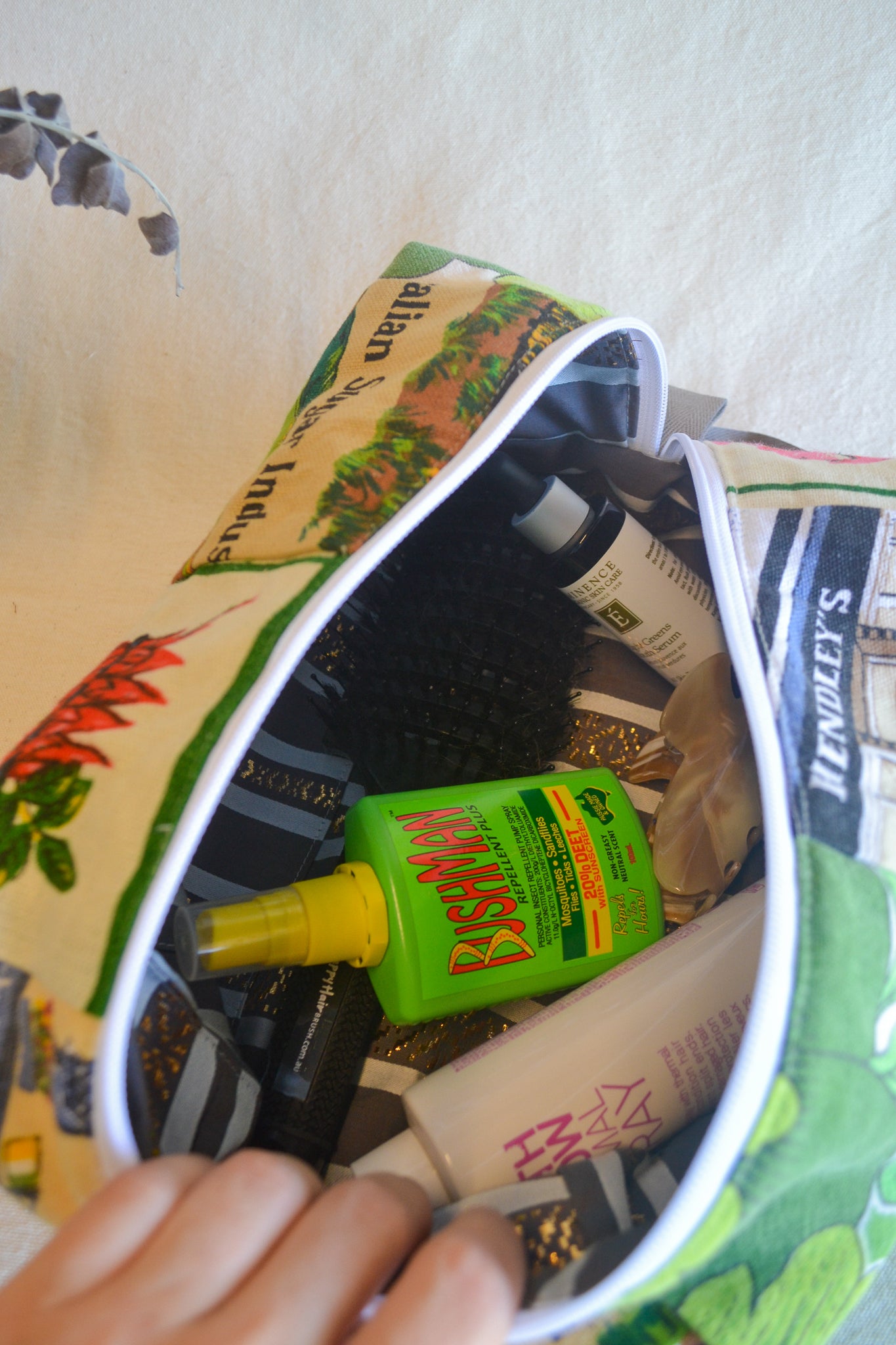 Travel Pouch | Large | Queensland