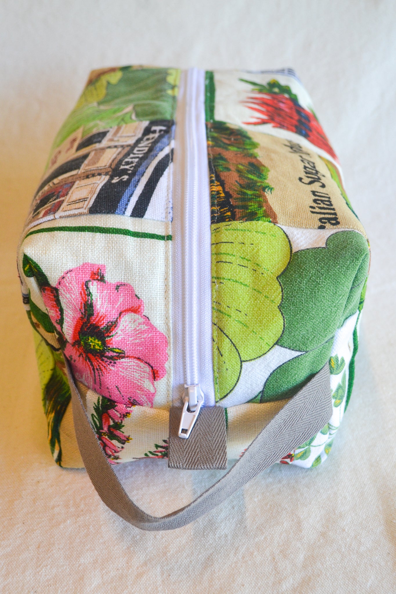 Travel Pouch | Large | Queensland