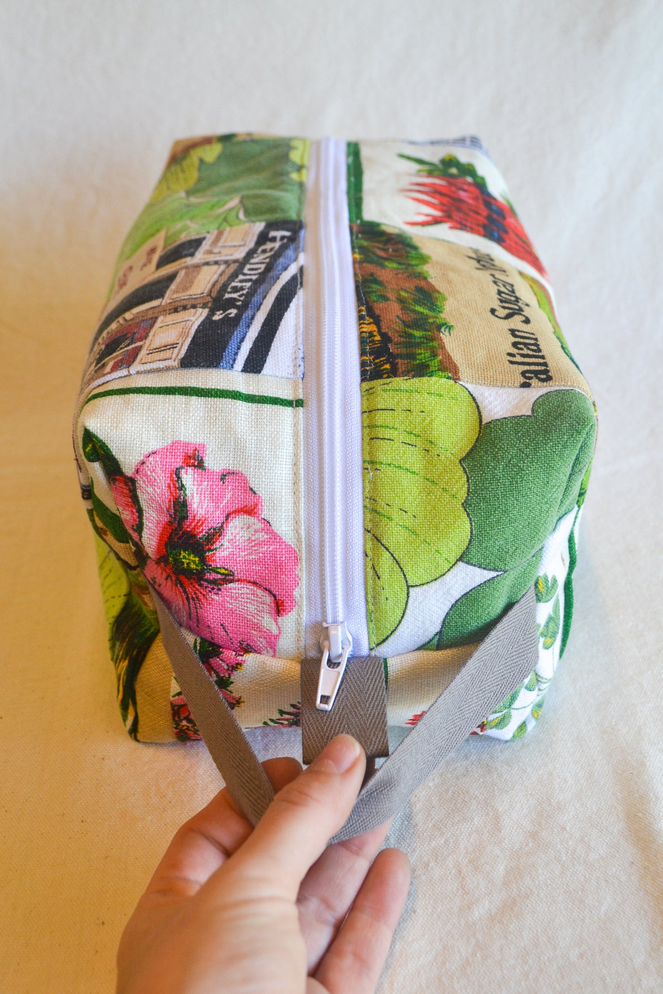Travel Pouch | Large | Queensland