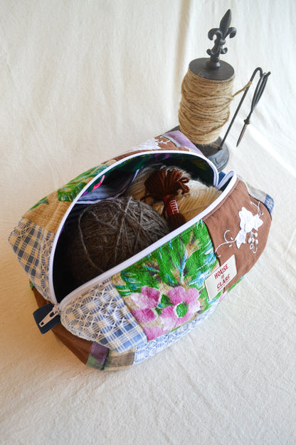 Travel Pouch | Large | Flowers Brown