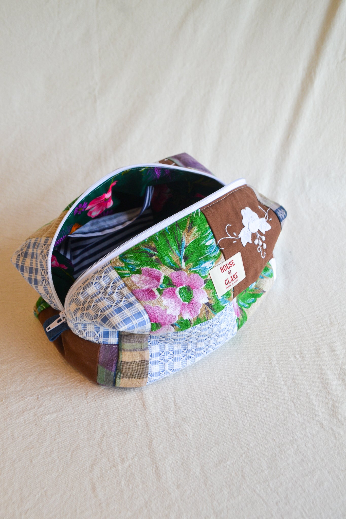 Travel Pouch | Large | Flowers Brown