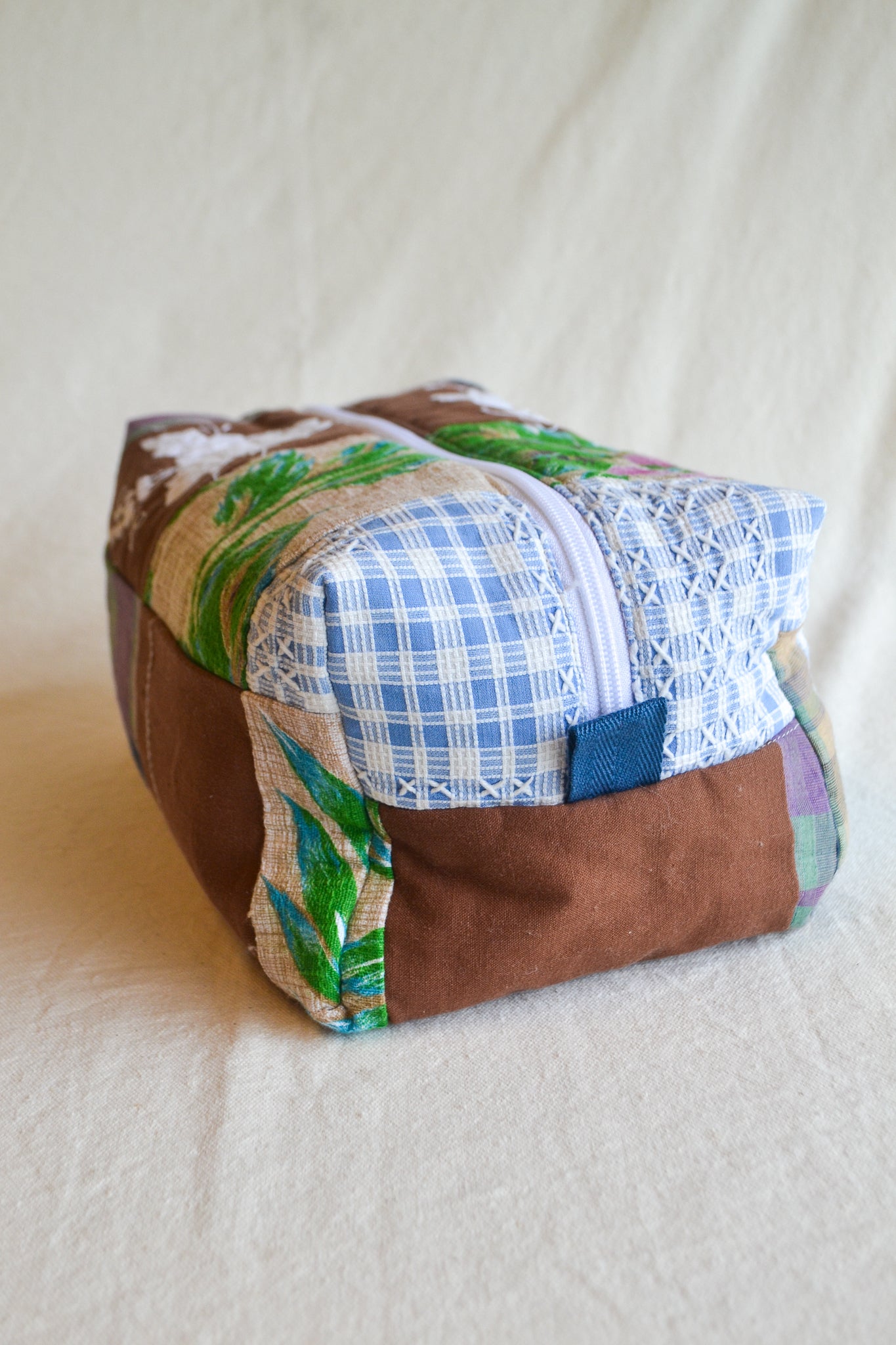 Travel Pouch | Large | Flowers Brown