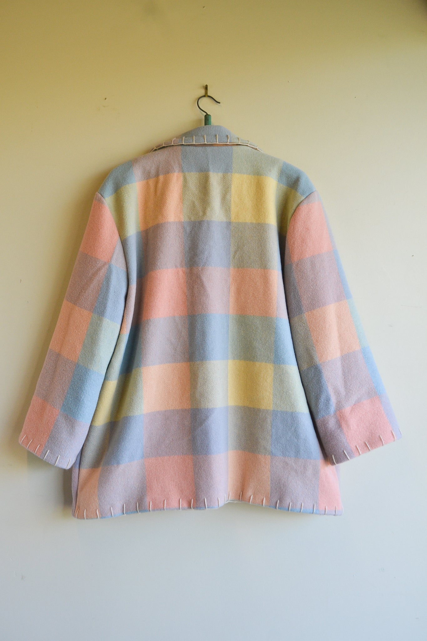 Coat | Ice-cream | Wool | Large